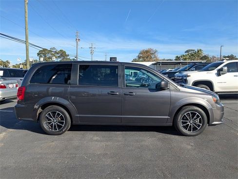 Used 2019 Dodge Grand Caravan GT image 4