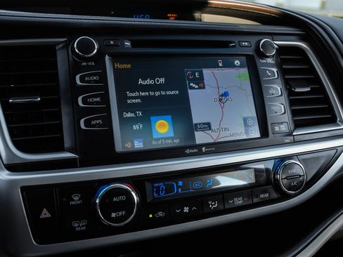 Used 2015 Toyota Highlander XLE FWD image 27