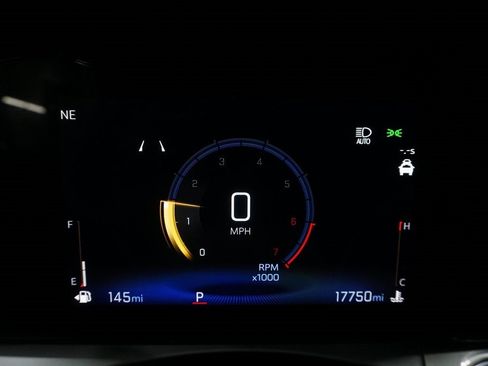 Certified 2025 Chevrolet Trax LT w/ LT Convenience Package image 21