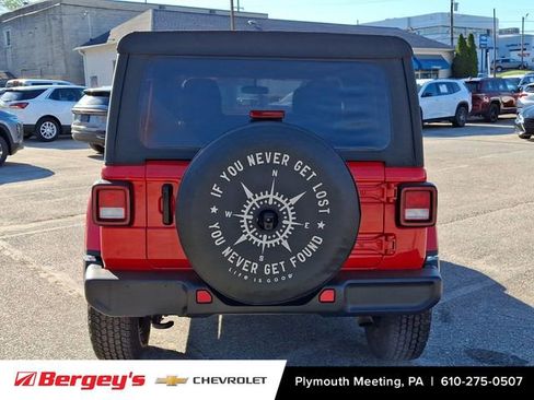 Used 2021 Jeep Wrangler Unlimited Sahara AWD/4WD image 6