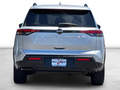 Used 2025 Nissan Pathfinder SV FWD image 5