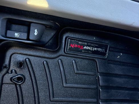 Used 2014 Toyota Camry LE w/ Moonroof Package FWD image 25