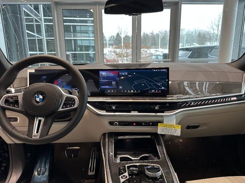 New 2026 BMW X7 M60i image 16