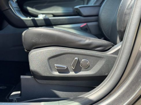 Used 2019 Ford Edge Titanium w/ Equipment Group 301A AWD/4WD image 21