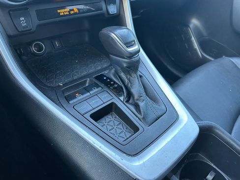 Used 2022 Toyota RAV4 XLE Premium image 27