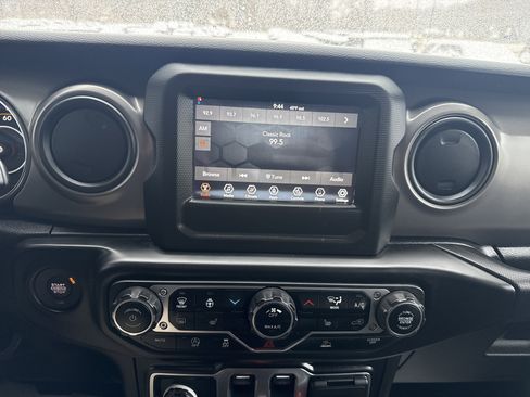 Used 2022 Jeep Wrangler Willys image 25