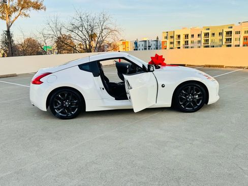 Used 2017 Nissan 370Z Coupe RWD image 28