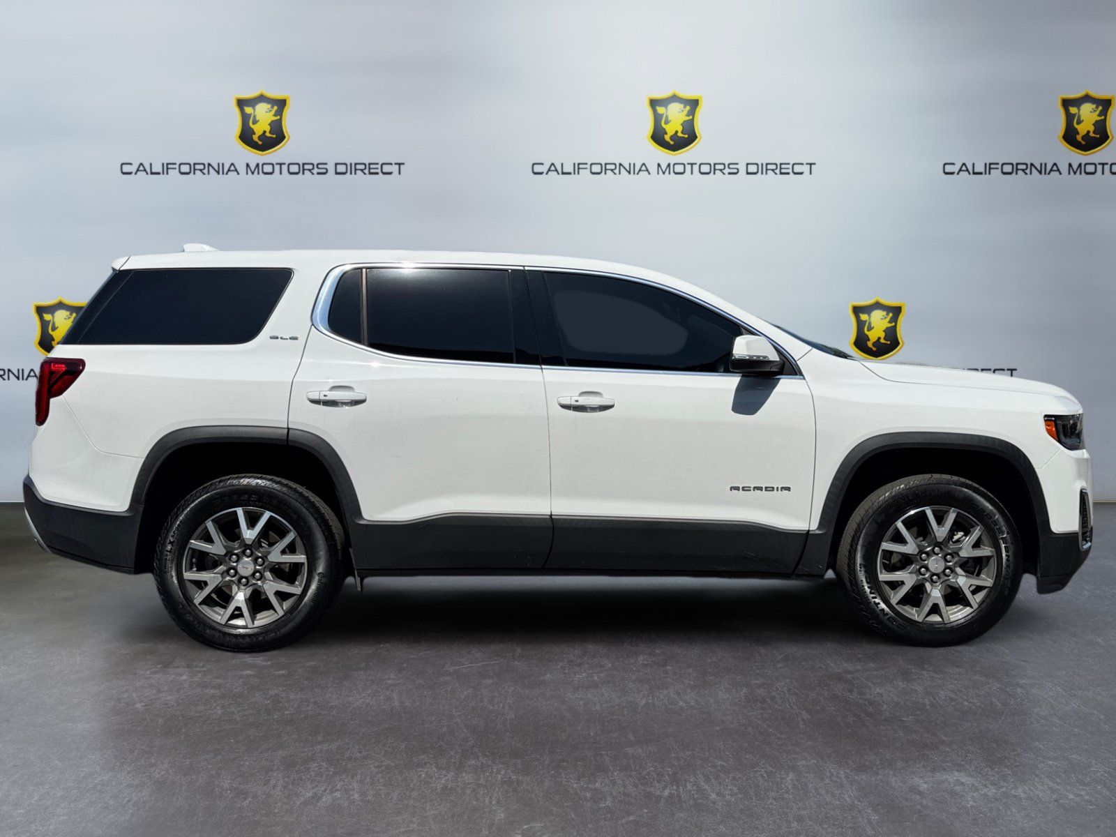 Used 2022 GMC Acadia SLE FWD image 6
