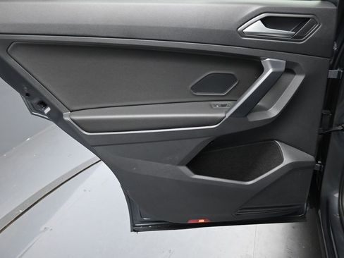 Used 2021 Volkswagen Tiguan SE R-Line image 23