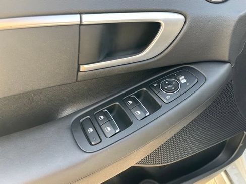 Used 2022 Hyundai Sonata SE w/ Cargo Package FWD image 13