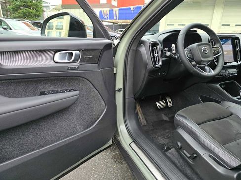 Certified 2022 Volvo XC40 P8 Recharge Ultimate image 28