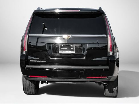 Used 2018 Cadillac Escalade Luxury RWD image 7