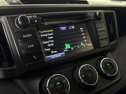 Used 2018 Toyota RAV4 LE FWD image 19