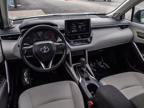 Used 2023 Toyota Corolla Cross LE w/ Moonroof Package AWD/4WD image 27