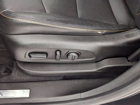 Used 2019 Chevrolet Equinox Premier FWD image 27