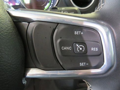 Used 2023 Jeep Wrangler Unlimited Sahara image 19