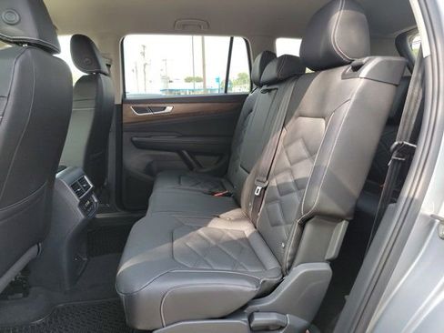 New 2026 Volkswagen Atlas SE image 14