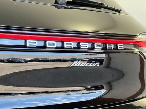 Certified 2026 Porsche Macan AWD/4WD image 33