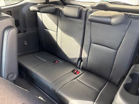 Used 2025 Toyota Highlander Limited image 12