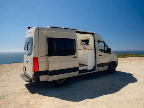 Used 2021 Mercedes-Benz Sprinter 2500 image 25