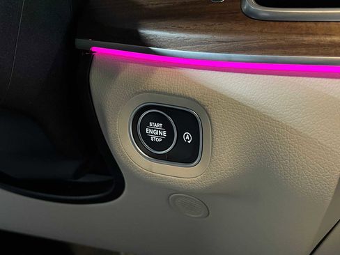 Used 2025 Mercedes-Benz GLS 450 4MATIC image 31