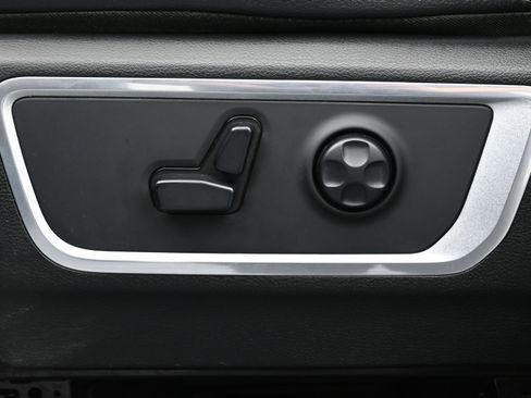 Used 2020 RAM 1500 Laramie w/ Sport Appearance Package AWD/4WD image 10