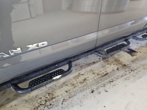 Used 2023 Nissan Titan SV w/ SV Convenience Package image 22