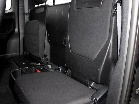 Used 2016 Toyota Tacoma SR5 image 22