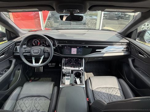 Used 2025 Audi SQ8 Prestige w/ Prestige Package AWD/4WD image 12