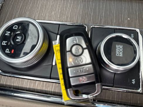 Used 2024 Ford Expedition Limited image 33