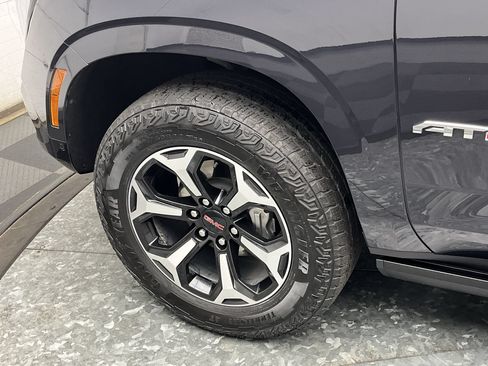 Certified 2025 GMC Yukon XL AT4 w/ AT4 Premium Package AWD/4WD image 38