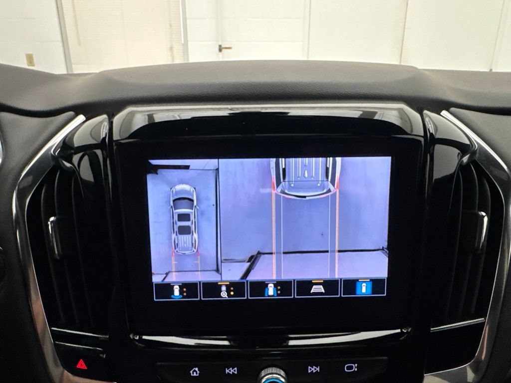 Used 2023 Chevrolet Traverse LT w/ LT Premium Package AWD/4WD image 31