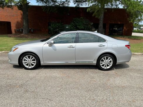 Used 2011 Lexus ES 350 FWD image 2