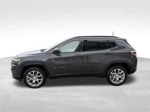 Used 2024 Jeep Compass Latitude AWD/4WD image 12