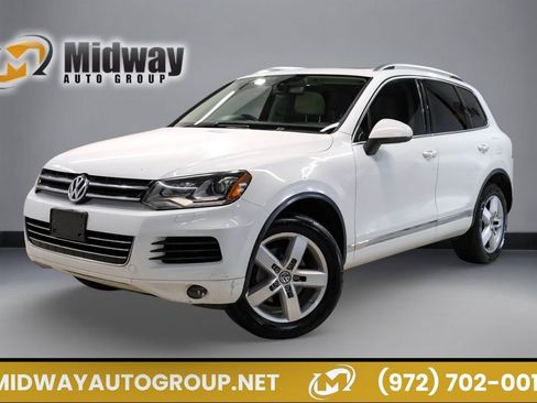 Used 2014 Volkswagen Touareg Sport image 1