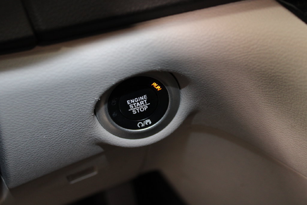Used 2024 Chrysler Pacifica Touring-L FWD image 35