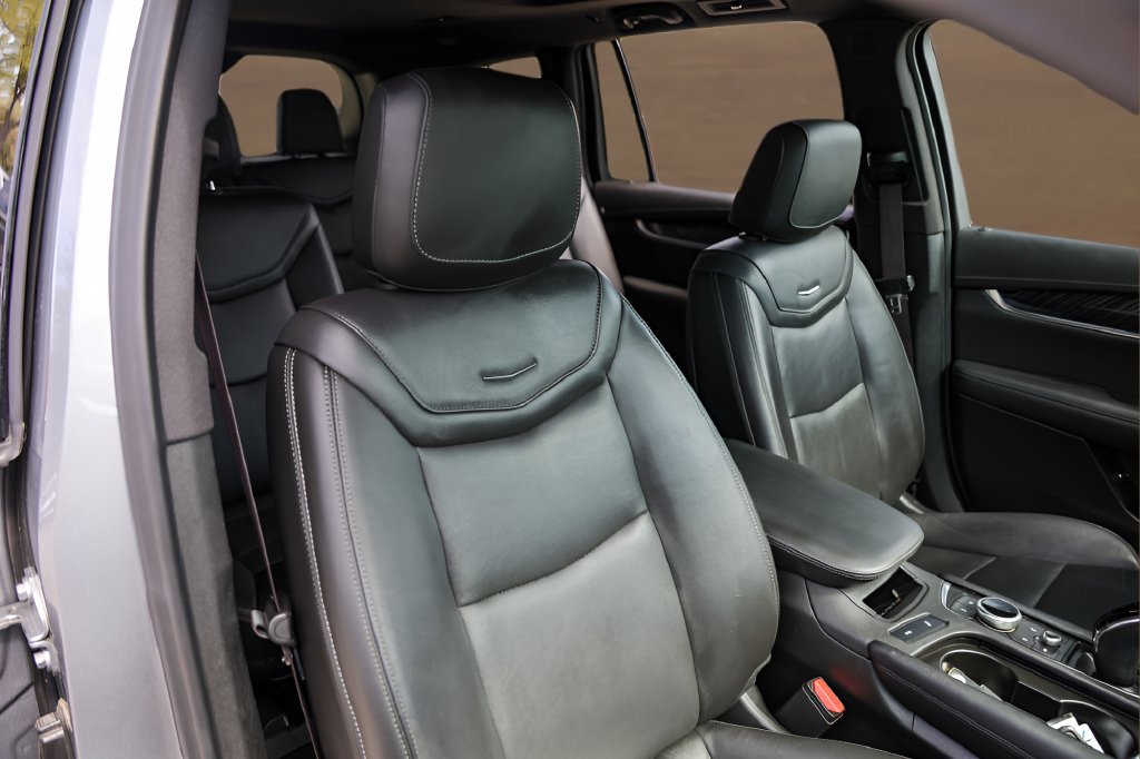 Certified 2025 Cadillac XT6 Premium Luxury FWD image 33
