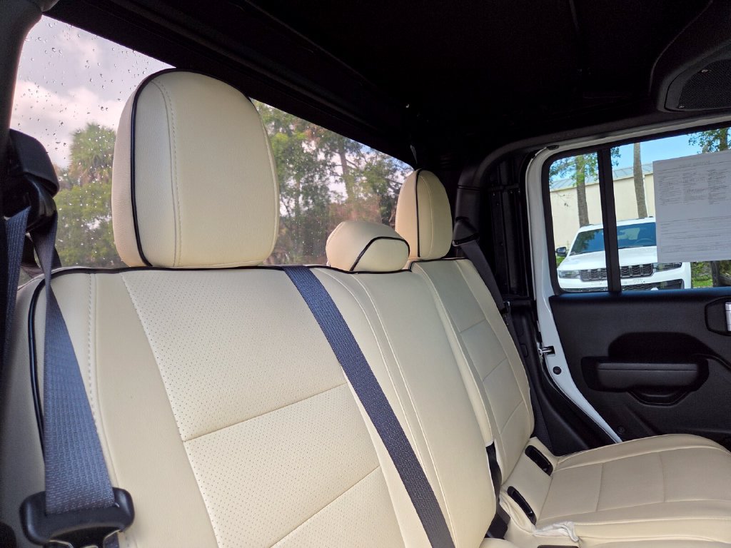 Used 2024 Jeep Gladiator Sport AWD/4WD image 19