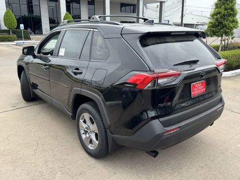 Used 2025 Toyota RAV4 XLE image 7