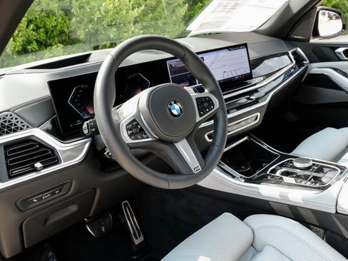 Used 2026 BMW X5 xDrive40i w/ M Sport Package AWD/4WD image 3
