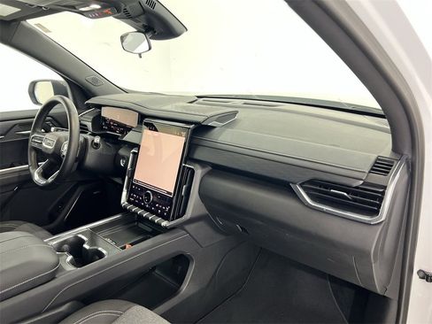 Used 2025 GMC Acadia Elevation image 25