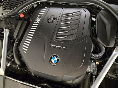 Used 2022 BMW 740i w/ M Sport Package image 29