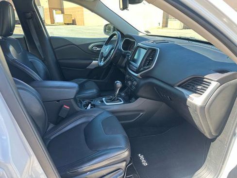 Used 2018 Jeep Cherokee Latitude Plus image 16