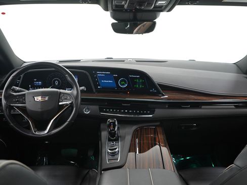 Used 2023 Cadillac Escalade Premium Luxury AWD/4WD image 18