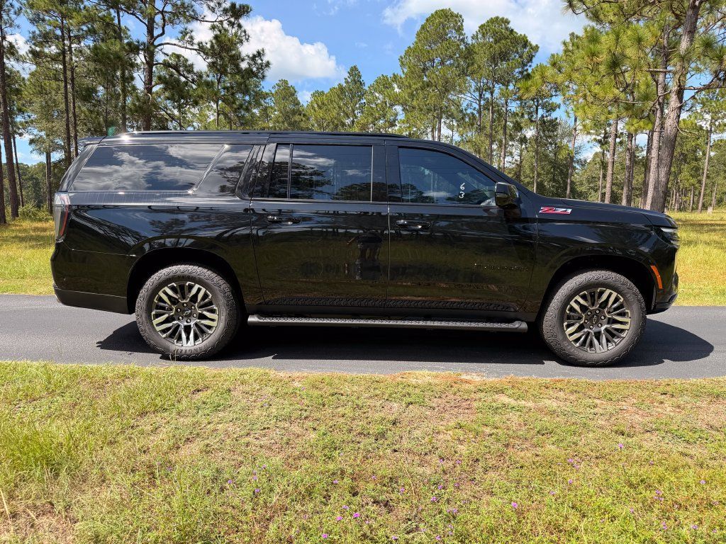 New 2026 Chevrolet Suburban Z71 w/ Z71 Off-Road Package AWD/4WD image 6