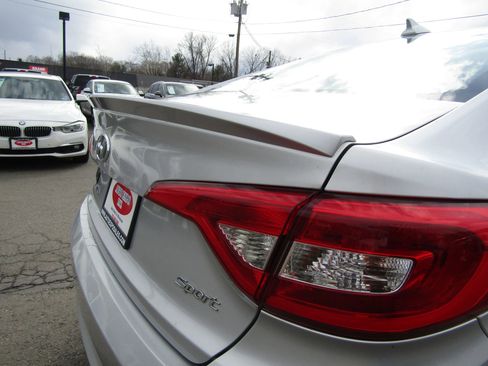 Used 2016 Hyundai Sonata Sport w/ Option Group 1V image 10