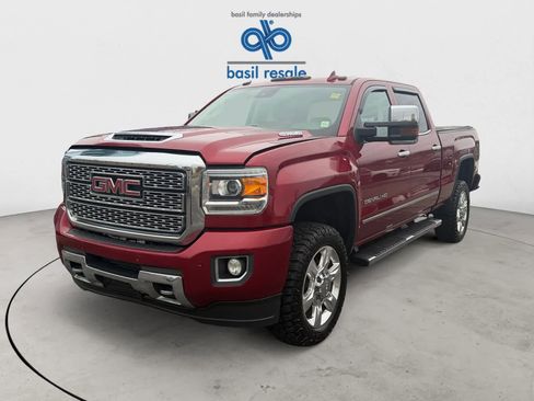 Used 2018 GMC Sierra 2500 Denali w/ Duramax Plus Package image 2