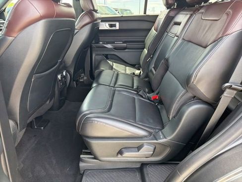 Used 2020 Ford Explorer Platinum w/ Premium Technology Package AWD/4WD image 18
