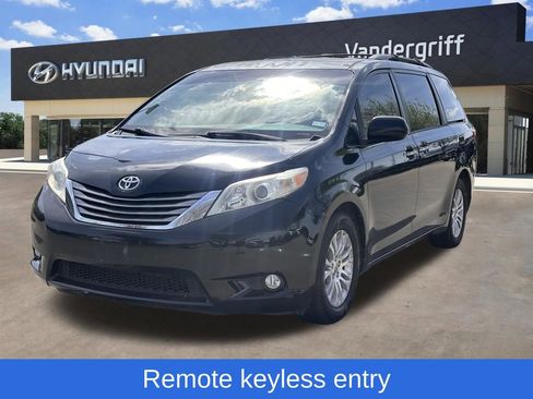 Used 2015 Toyota Sienna XLE image 2