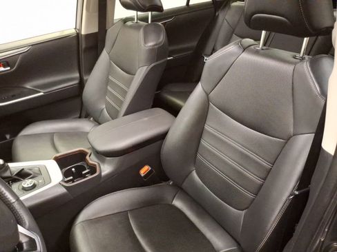 Used 2022 Toyota RAV4 Limited image 18